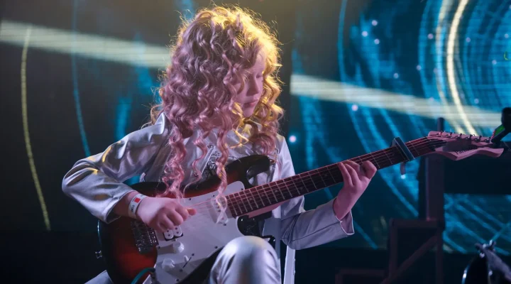 guitar_child_1_yolo.jpg