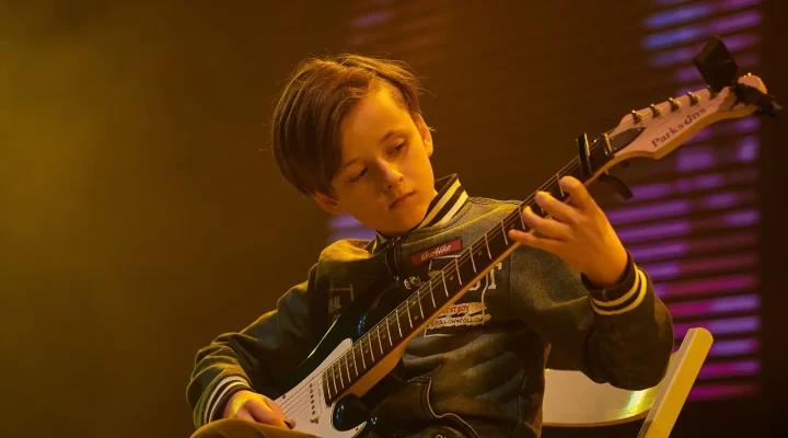 guitar_child_2_yolo.jpg